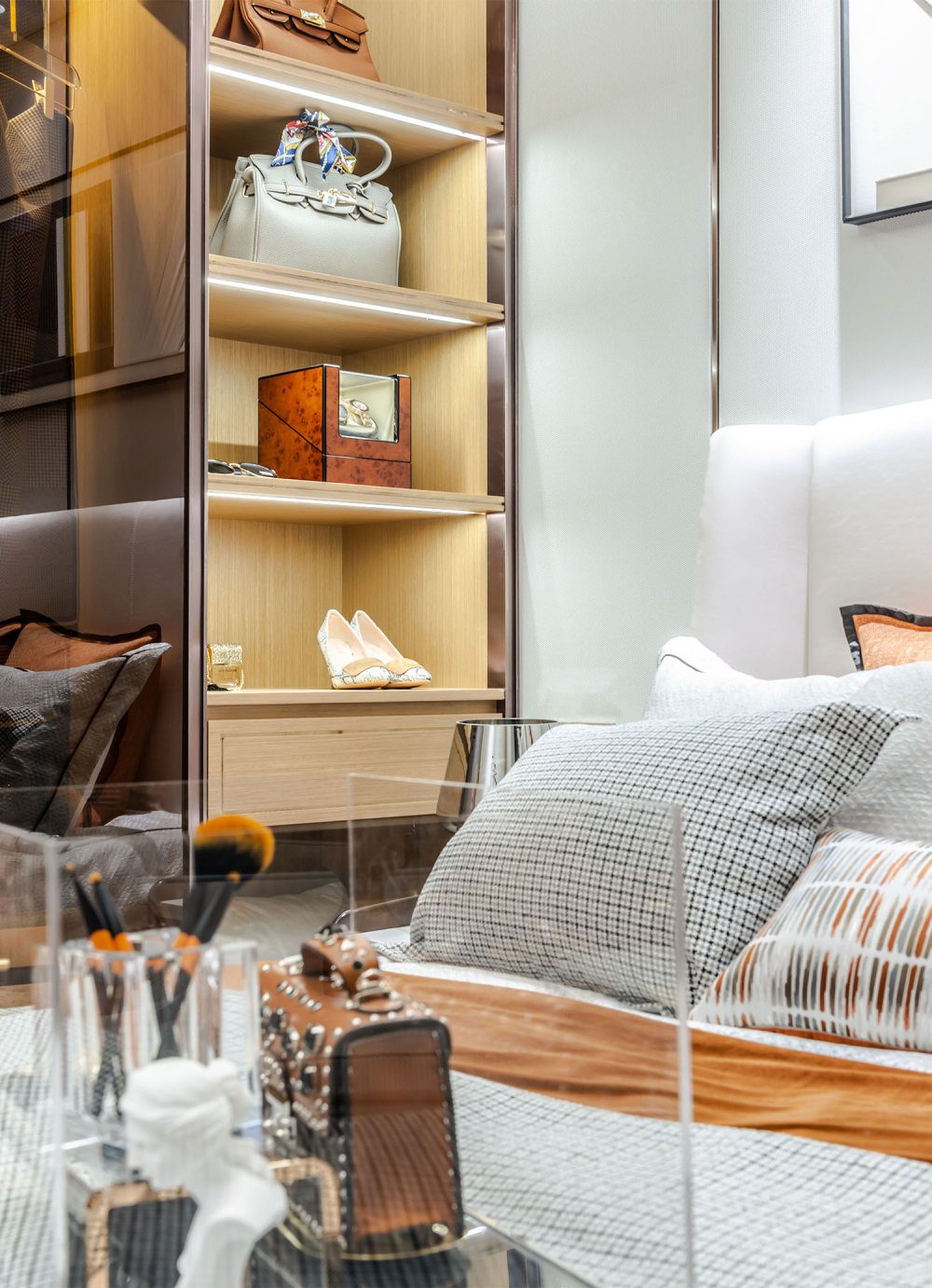 現代輕奢風格室內設計家裝案例-主臥衣柜 現代輕奢風格室內設計家裝案例-主臥衣柜