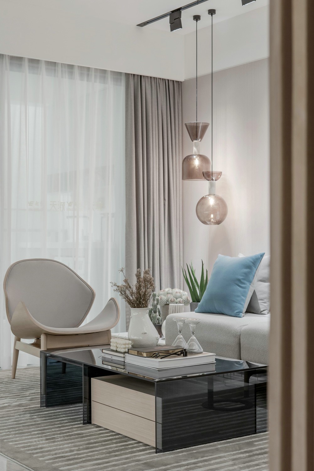 現代簡約風格室內家裝案例效果圖-客廳茶幾 現代簡約風格室內家裝案例效果圖-客廳茶幾