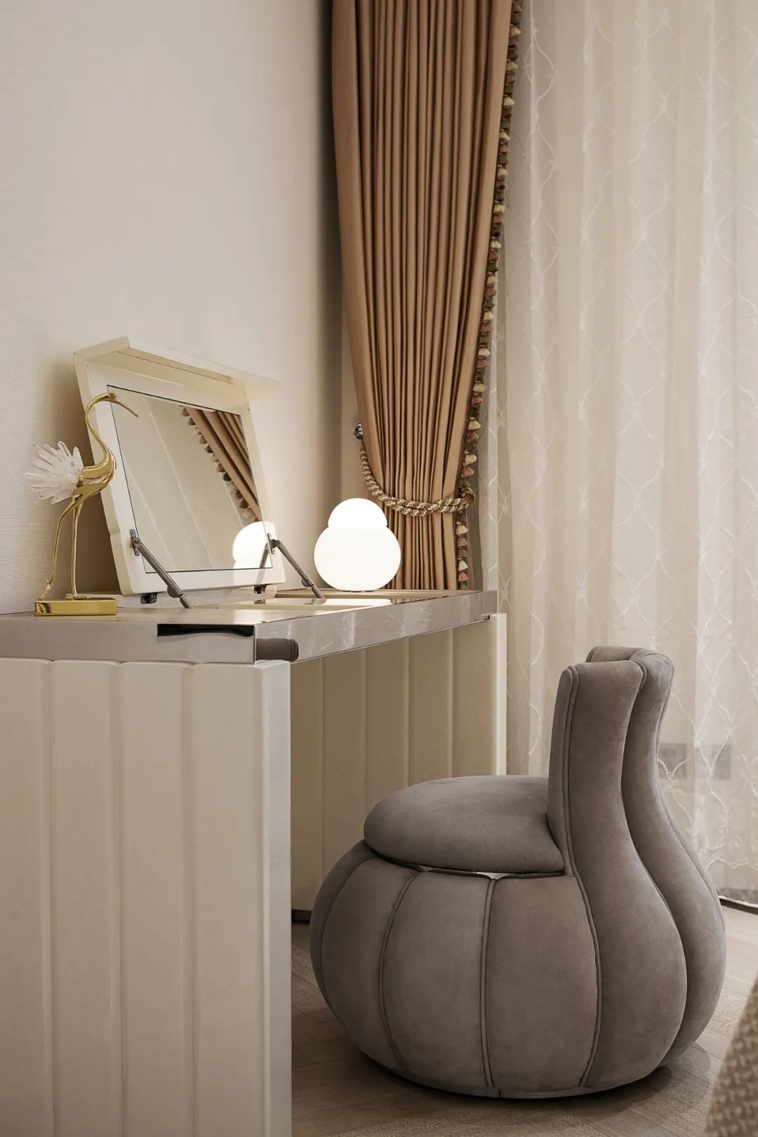 簡(jiǎn)歐風(fēng)格家裝設(shè)計(jì)別墅裝修效果圖-臥室梳妝臺(tái) 簡(jiǎn)歐風(fēng)格家裝設(shè)計(jì)別墅裝修效果圖-臥室梳妝臺(tái)