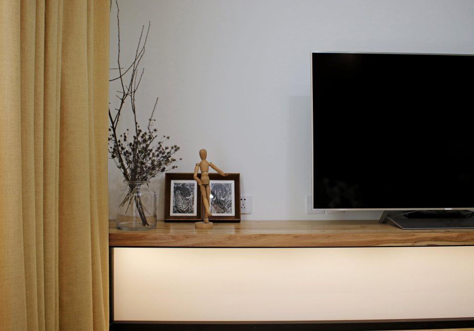 佛山市保利閱江臺輕奢風(fēng)格三居室裝修案例