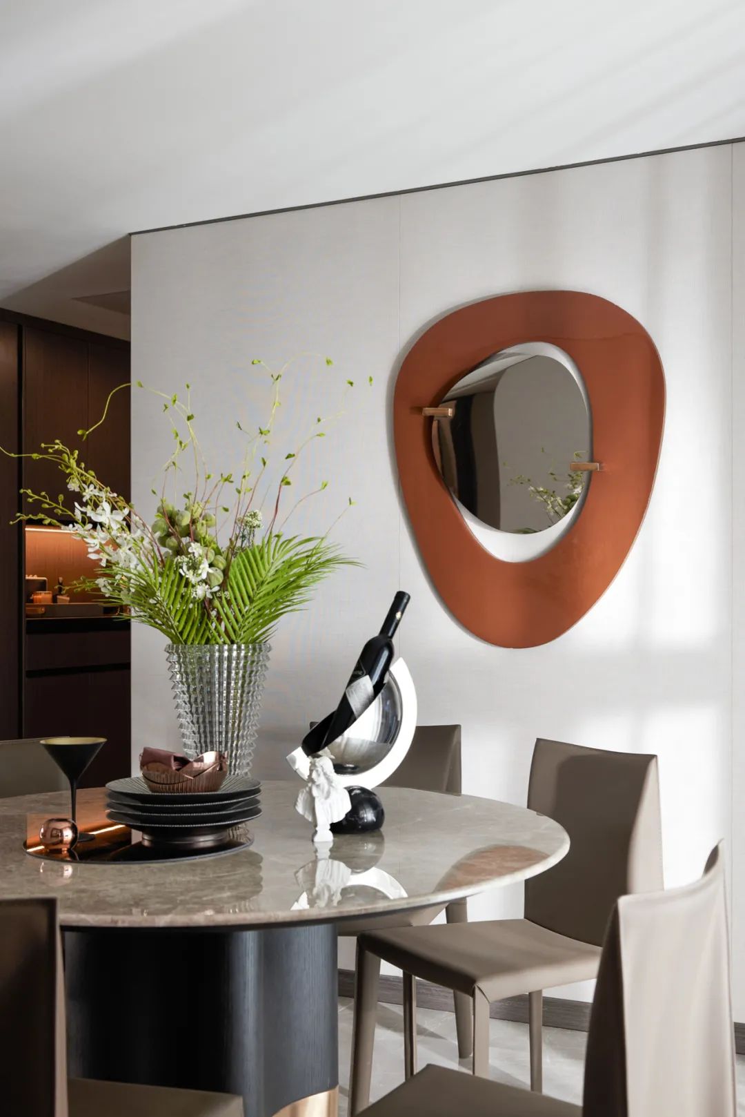 現(xiàn)代輕奢風格室內設計家裝案例-餐廳 現(xiàn)代輕奢風格室內設計家裝案例-餐廳