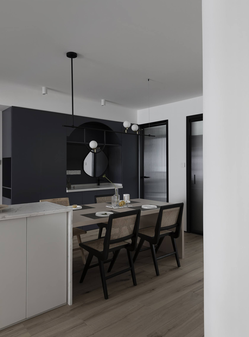 現(xiàn)代簡約風(fēng)格室內(nèi)家裝案例效果圖-餐廳 現(xiàn)代簡約風(fēng)格室內(nèi)家裝案例效果圖-餐廳