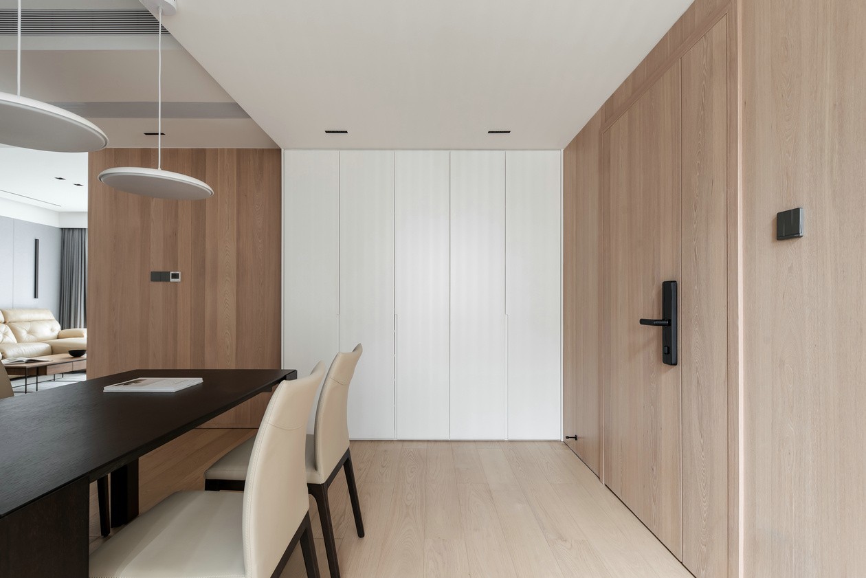 現(xiàn)代極簡原木風(fēng)格室內(nèi)設(shè)計家裝案例-餐廳 現(xiàn)代極簡原木風(fēng)格室內(nèi)設(shè)計家裝案例-餐廳