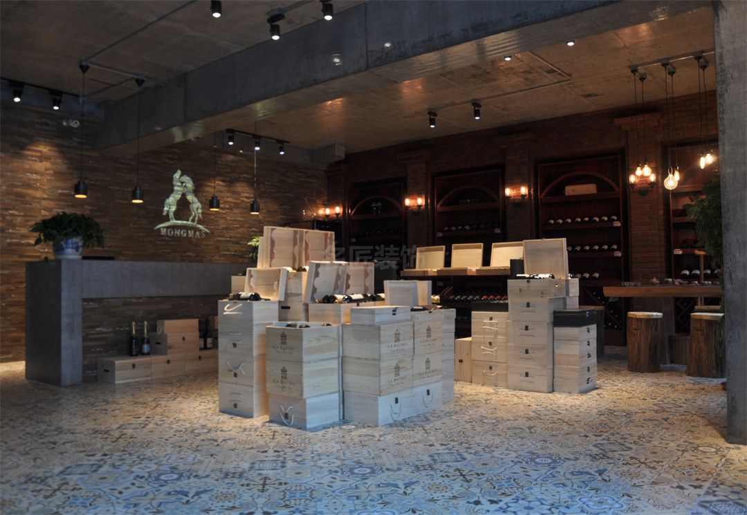 一層紅酒展示區1