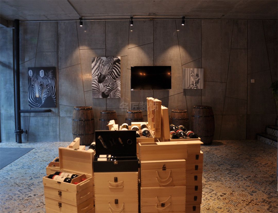 一層紅酒展示區